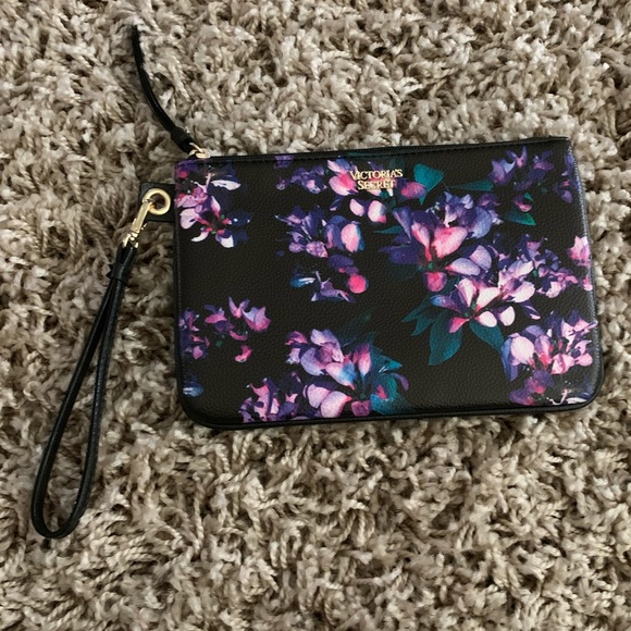 Victoria's Secret Handbags - 🌟Sale🌟Victoria Secret floral wristlet purse